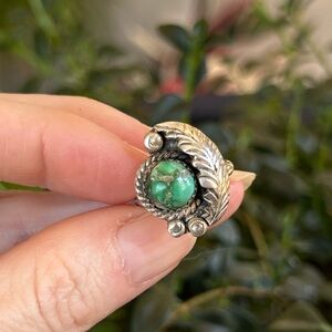 Vintage Native American Sterling Silver and Green Turquoise Ring